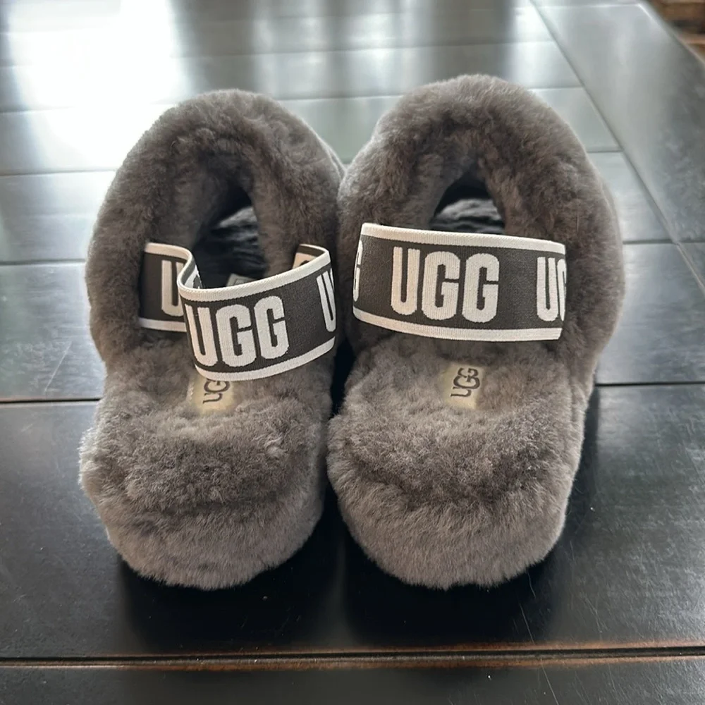 UGGS - Picture 2 of 5